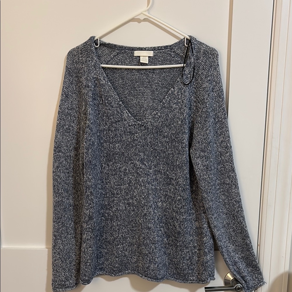 H&M Gray V-Neck Sweater with Long Sleeves and Relaxed Fit